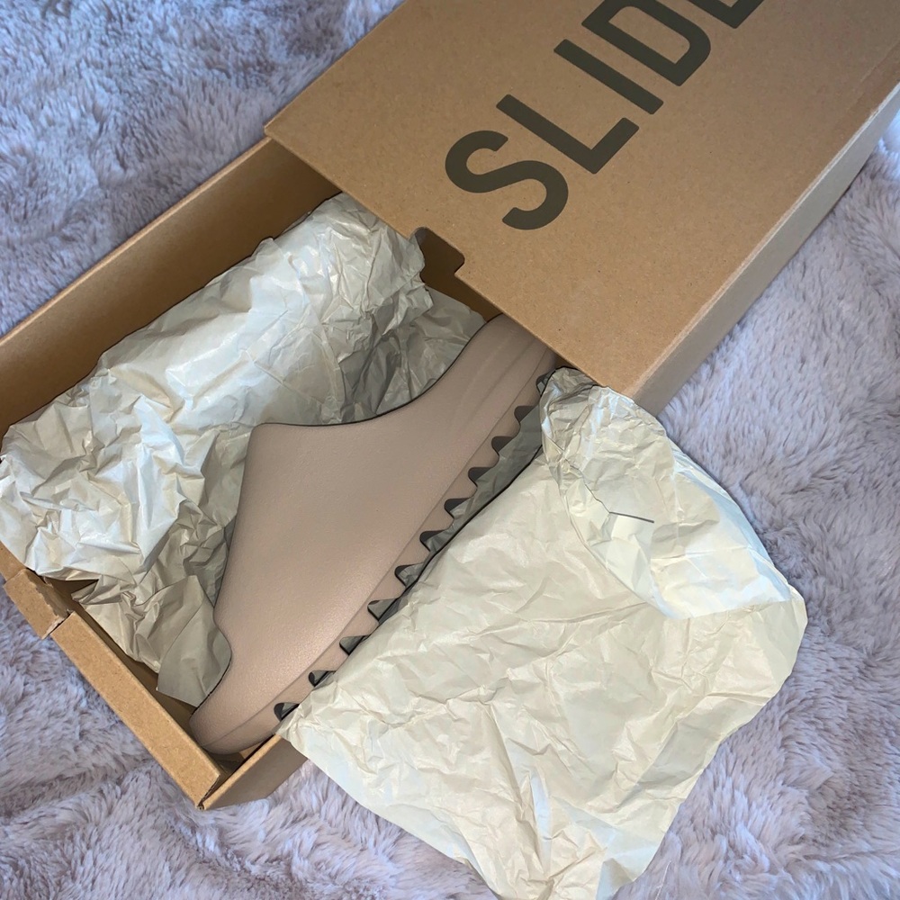 Yeezy Slides: Pure (Restock Pair)